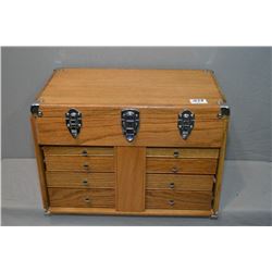 Portable Oak Display Case w/pull out felt lined drawers w/key