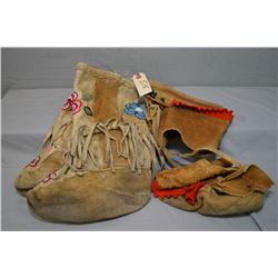 Lot : Two Pairs of Native Moccasins w/ hand beaded decoration