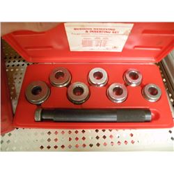 Bushing removal/inserting set