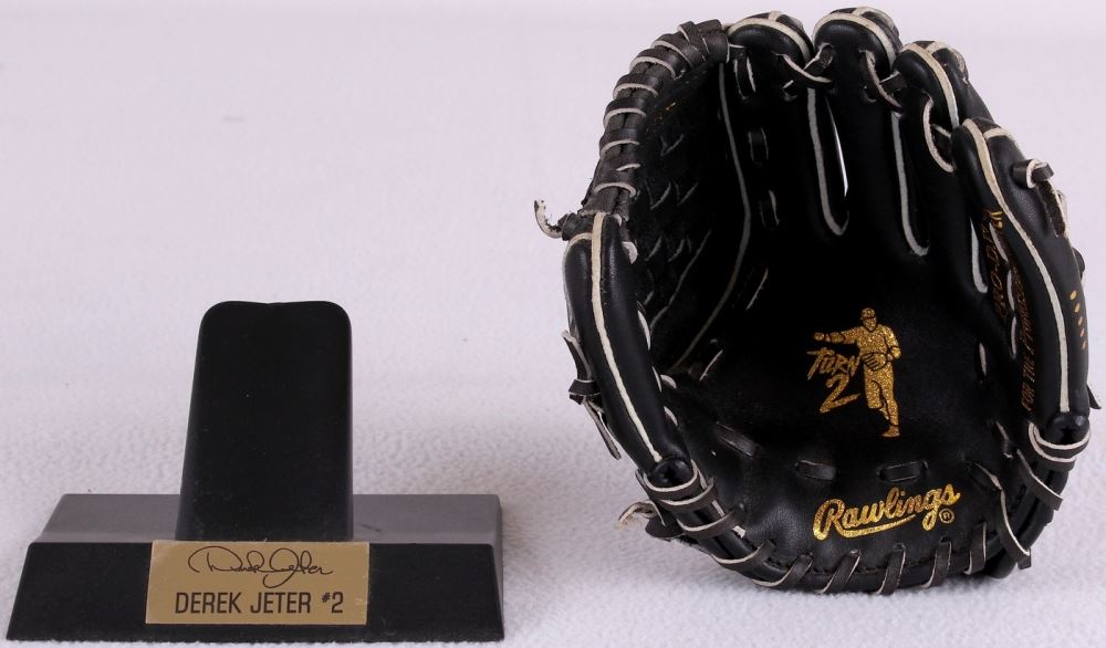 Derek Jeter Rawlings Gold Glove Series MiniBaseball Glove with Display
