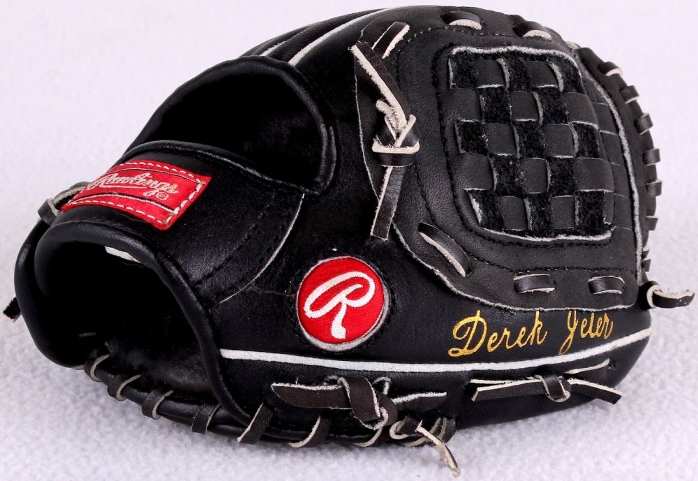 Derek Jeter Rawlings Gold Glove Series MiniBaseball Glove with Display