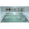 Image 1 : 1967 Canadian Currecny Collection - 2 Bank Of Canada Notes & 1 Full Coin Set