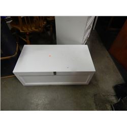WOOD TRUNK WITH HINGED LID - WHITE