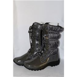 LADIES GREY PATENT & FABRIC LACE UP WINTER BOOTS
