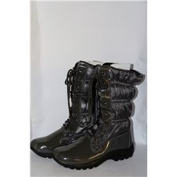 LADIES GREY PATENT & FABRIC LACE UP WINTER BOOTS