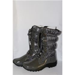 LADIES GREY PATENT & FABRIC LACE UP WINTER BOOTS