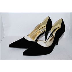 LADIES BLACK W/ GOLD POINTED TOE HIGH HEEL
