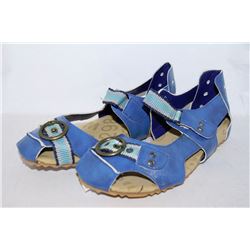 LADIES BLUE SANDAL SIZE 8