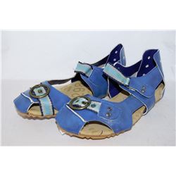 LADIES BLUE SANDAL SIZE 8