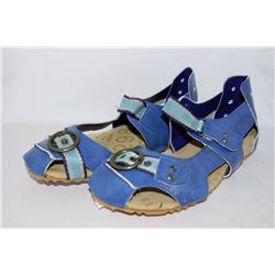 LADIES BLUE SANDAL SIZE 8.5