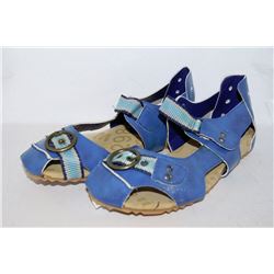 LADIES BLUE SANDAL SIZE 10
