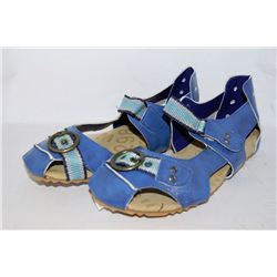 LADIES BLUE SANDAL SIZE 5.5