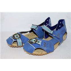 LADIES BLUE SANDAL SIZE 6