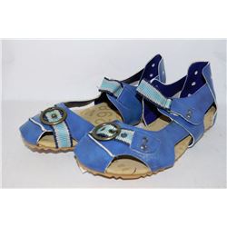 LADIES BLUE SANDAL SIZE 7
