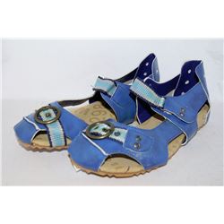 LADIES BLUE SANDAL SIZE 7.5