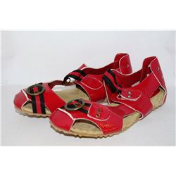 LADIES RED SANDAL SIZE 5.5