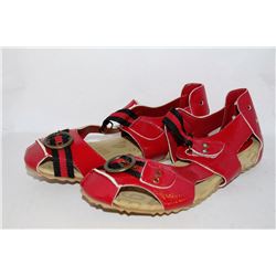 LADIES RED SANDAL SIZE 6