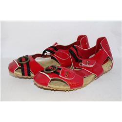 LADIES RED SANDAL SIZE 6.5