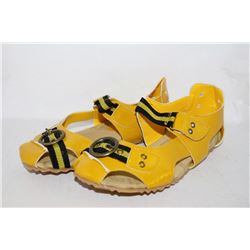 LADIES YELLOW SANDAL SIZE 6.5