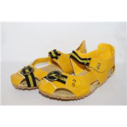 LADIES YELLOW SANDAL SIZE 8