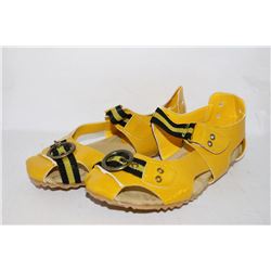 LADIES YELLOW SANDAL SIZE 10