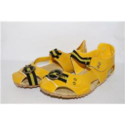 LADIES YELLOW SANDAL SIZE 7