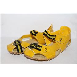 LADIES YELLOW SANDAL SIZE 7
