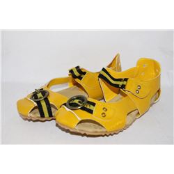 LADIES YELLOW SANDAL SIZE 7