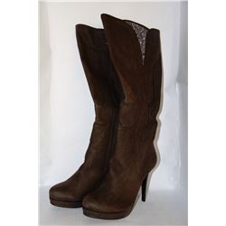 LADIES BROWN KNEE HIGH BOOT W/ 4.5" HEEL SIZE 8H