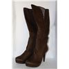 Image 1 : LADIES BROWN KNEE HIGH BOOT W/ 4.5" HEEL SIZE 8H