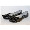 Image 1 : LADIES BLACK FLATS W/ FLOWER ACCENT SIZE 7.5