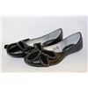 Image 1 : LADIES BLACK FLATS W/ FLOWER ACCENT SIZE 7