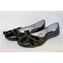 LADIES BLACK FLATS W/ FLOWER ACCENT SIZE 6.5