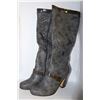 Image 1 : LADIES KNEE HIGH LIGHT GREY HIGH HEEL BOOT SIZE 9