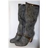 Image 1 : LADIES KNEE HIGH LIGHT GREY HIGH HEEL BOOT SIZE8.5