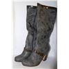 Image 1 : LADIES KNEE HIGH LIGHT GREY HIGH HEEL BOOT SIZE8.5