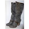 Image 1 : LADIES KNEE HIGH LIGHT GREY HIGH HEEL BOOT SIZE 10