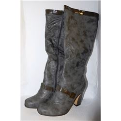 LADIES KNEE HIGH LIGHT GREY HIGH HEEL BOOT SIZE 10