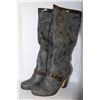 Image 1 : LADIES KNEE HIGH LIGHT GREY HIGH HEEL BOOT SIZE 10