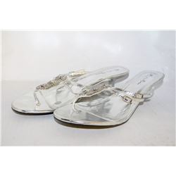 LADIES SILVER OPEN STYLE W/ DIAMOND ACCENT HEELS