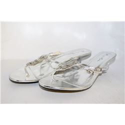 LADIES SILVER OPEN STYLE W/ DIAMOND ACCENT HEELS