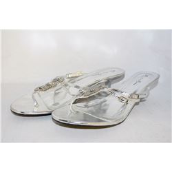 LADIES SILVER OPEN STYLE W/ DIAMOND ACCENT HEELS