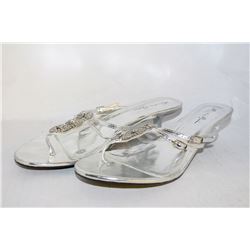 LADIES SILVER OPEN STYLE W/ DIAMOND ACCENT HEELS