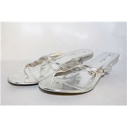 LADIES SILVER OPEN STYLE W/ DIAMOND ACCENT HEELS