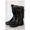Image 1 : LADIES BLACK LEATHER STYLE WINTER BOOT W/ FUR