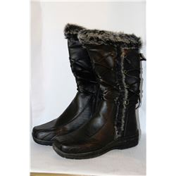 LADIES BLACK LEATHER STYLE WINTER BOOT W/ FUR
