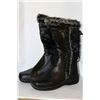 Image 1 : LADIES BLACK LEATHER STYLE WINTER BOOT W/ FUR