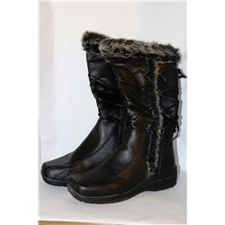 LADIES BLACK LEATHER STYLE WINTER BOOT W/ FUR