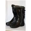 Image 1 : LADIES BLACK LEATHER STYLE WINTER BOOT W/ FUR