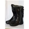 Image 1 : LADIES BLACK LEATHER STYLE WINTER BOOT W/ FUR